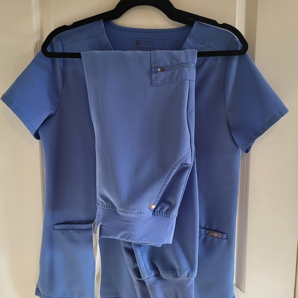 SOLD Figs high-waisted joggers scrubs set size small top